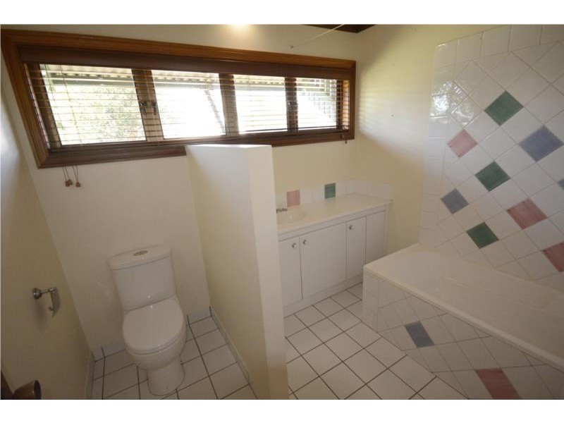 4 Bee Close, Bentley Park QLD 4869