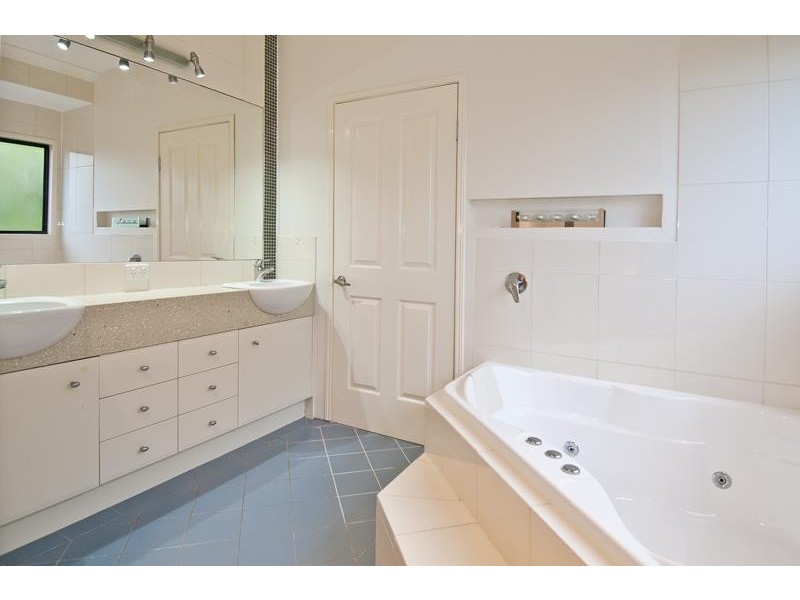 15 Lagovista Terrace, Bahrs Scrub QLD 4207