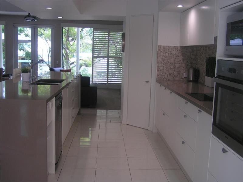 1128/1 Ross Street, Benowa QLD 4217