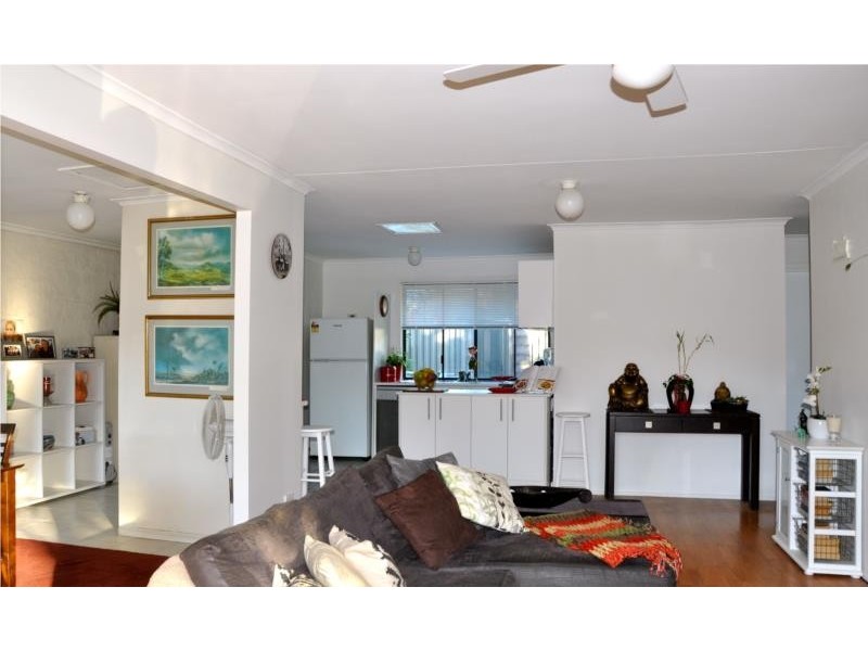 2/6 Hoya Court, Labrador QLD 4215
