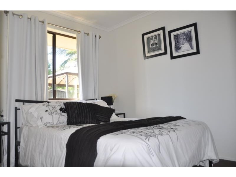 2/6 Hoya Court, Labrador QLD 4215