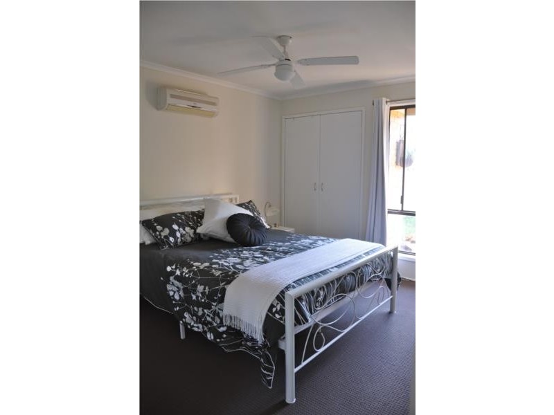 2/6 Hoya Court, Labrador QLD 4215