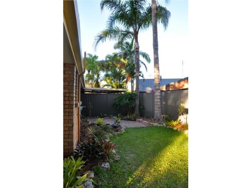 2/6 Hoya Court, Labrador QLD 4215