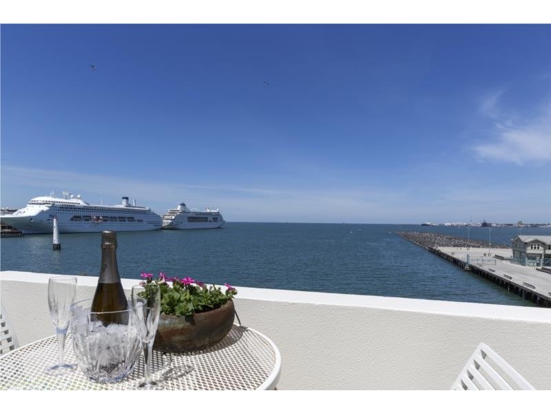 306/2 Pier Street, Port Melbourne VIC 3207