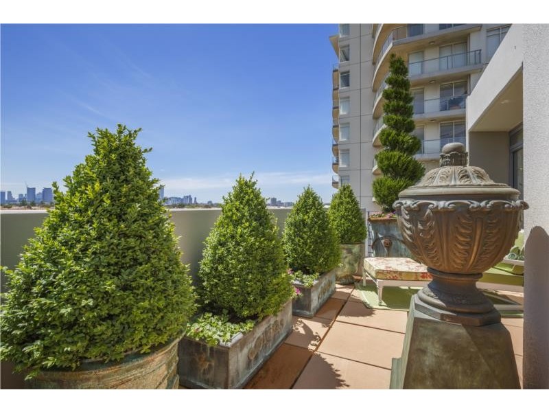 306/2 Pier Street, Port Melbourne VIC 3207