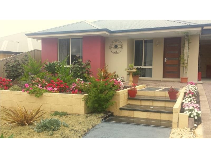 8 Merton Avenue, College Grove WA 6230