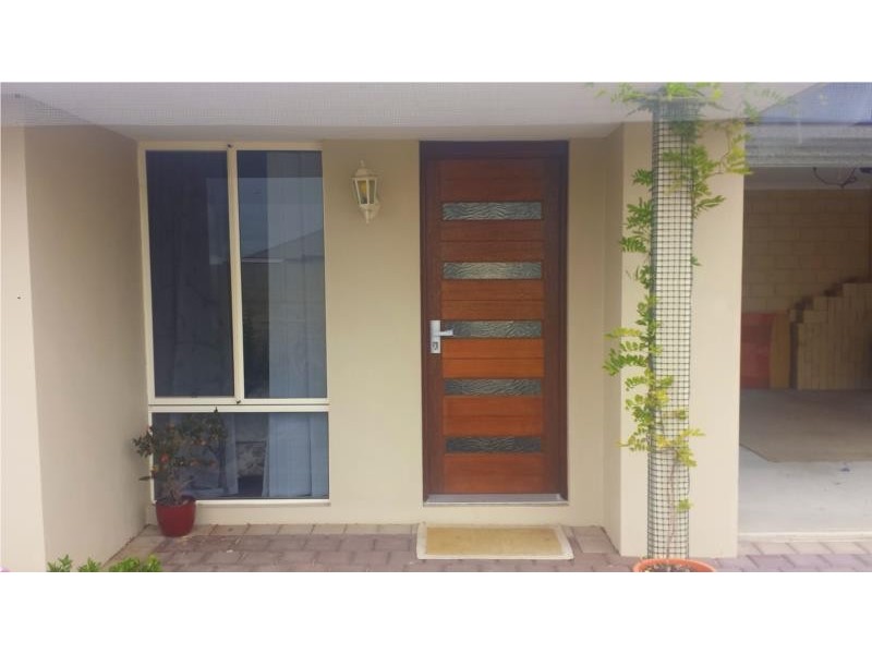 8 Merton Avenue, College Grove WA 6230