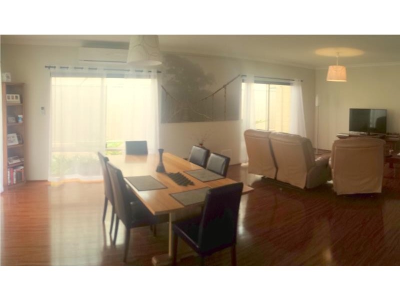 8 Merton Avenue, College Grove WA 6230