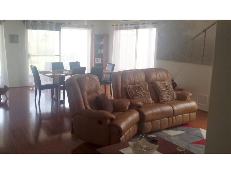 8 Merton Avenue, College Grove WA 6230