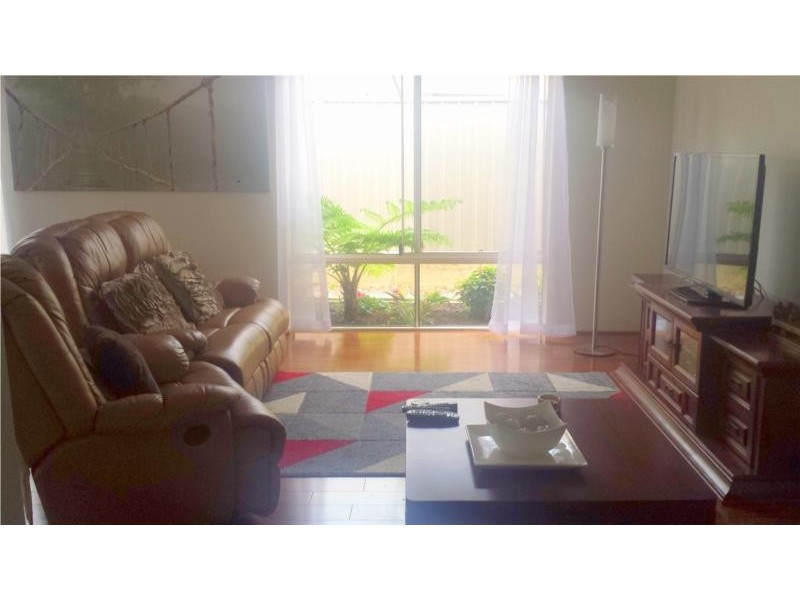 8 Merton Avenue, College Grove WA 6230