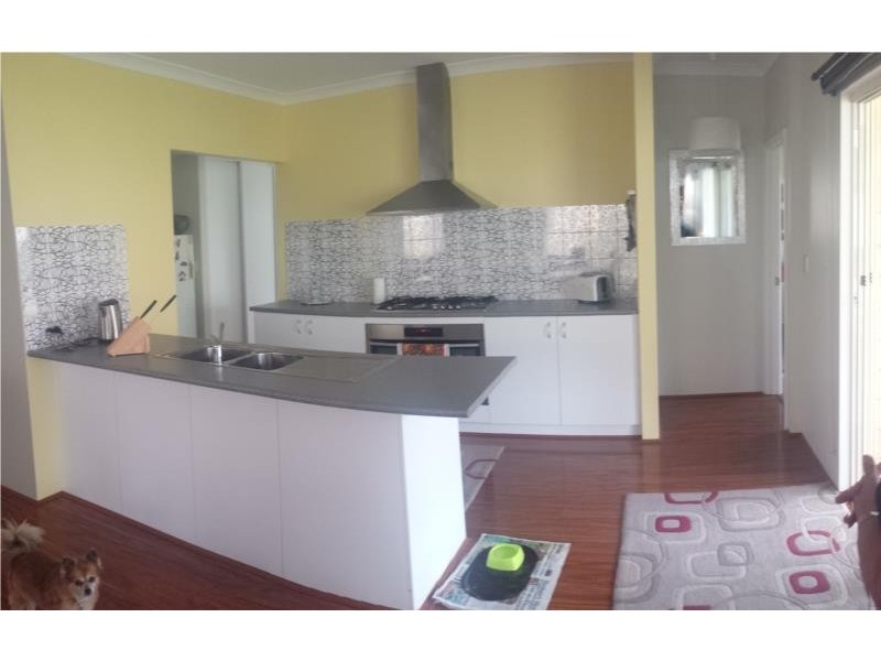 8 Merton Avenue, College Grove WA 6230