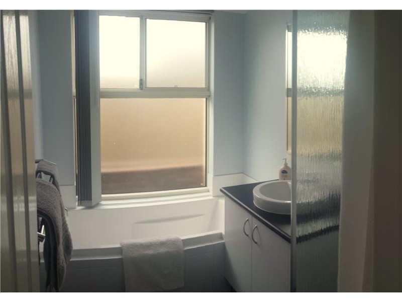 8 Merton Avenue, College Grove WA 6230