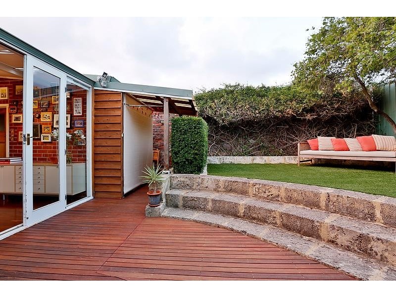 4 Ethelwyn street, Hilton WA 6163