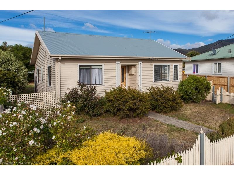 9 Curlew Parade, Claremont TAS 7011