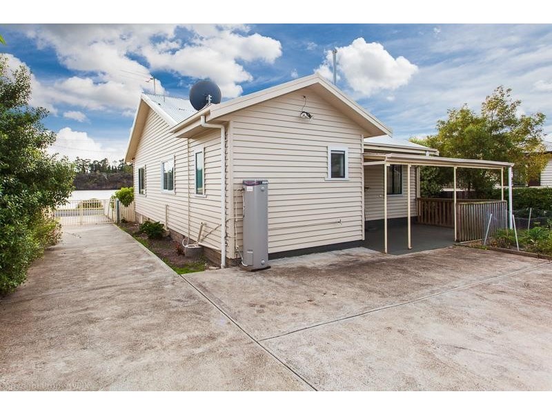 9 Curlew Parade, Claremont TAS 7011