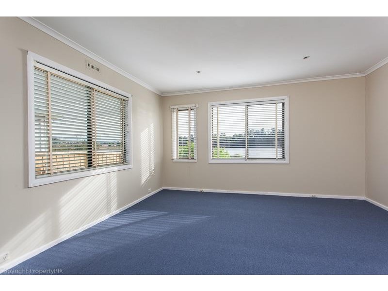 9 Curlew Parade, Claremont TAS 7011