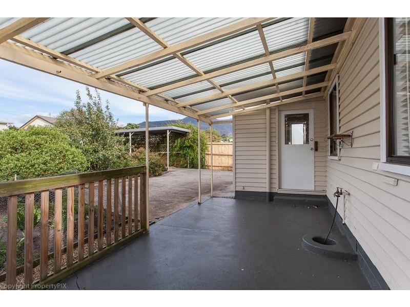 9 Curlew Parade, Claremont TAS 7011