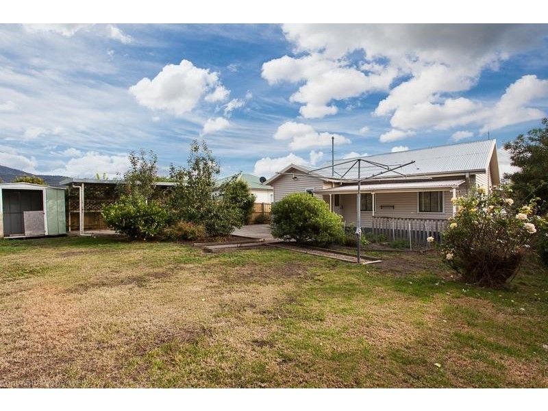 9 Curlew Parade, Claremont TAS 7011