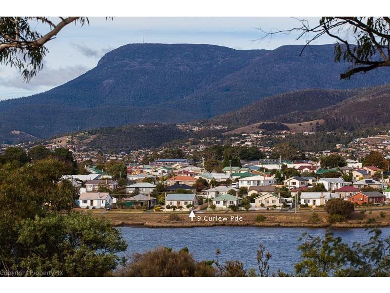 9 Curlew Parade, Claremont TAS 7011