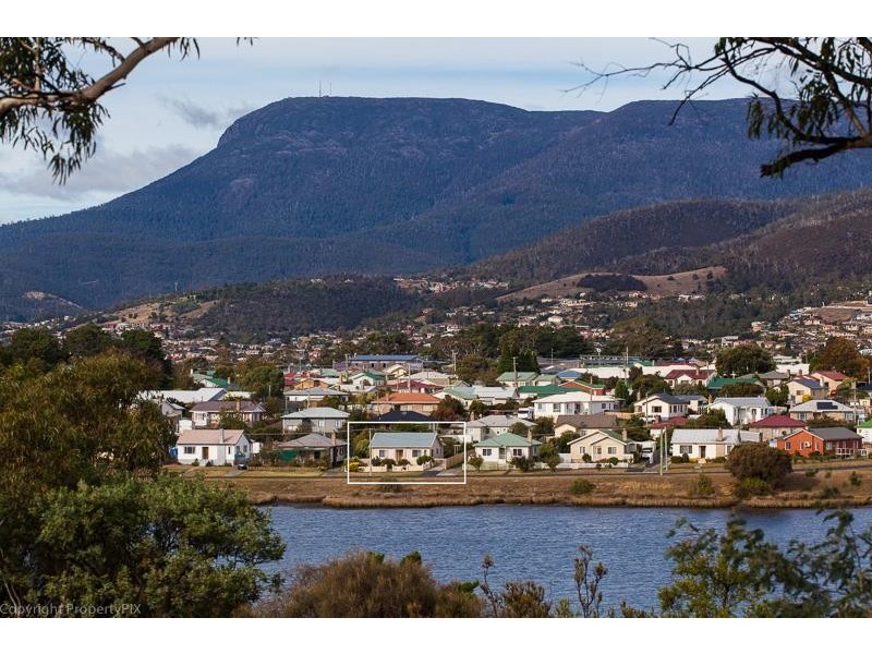 9 Curlew Parade, Claremont TAS 7011