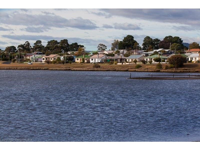 9 Curlew Parade, Claremont TAS 7011