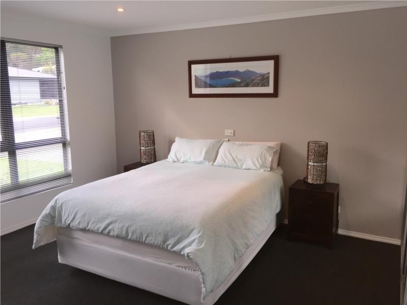 8 Kenelm Avenue, Sisters Beach TAS 7321