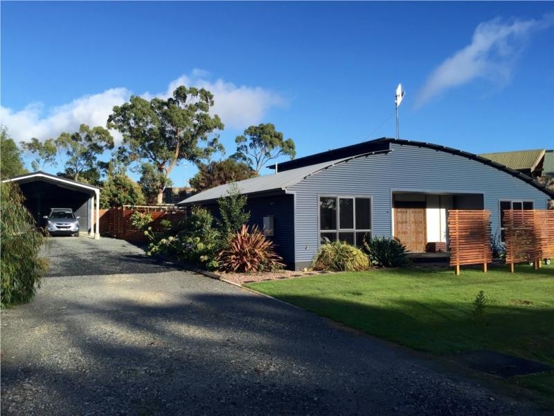 8 Kenelm Avenue, Sisters Beach TAS 7321