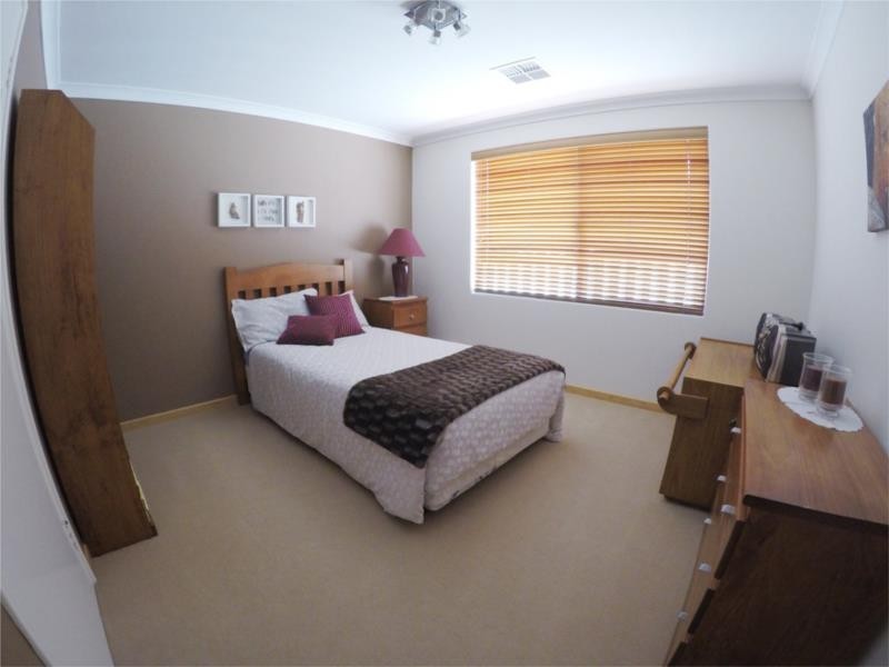 6 Brussels Circuit, Port Kennedy WA 6172