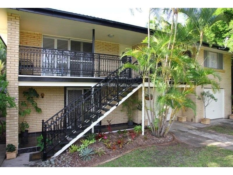 10 Lorrimore Street, Macgregor QLD 4109