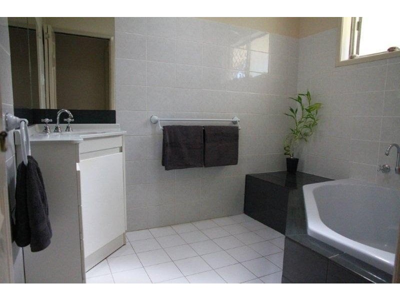 10 Lorrimore Street, Macgregor QLD 4109