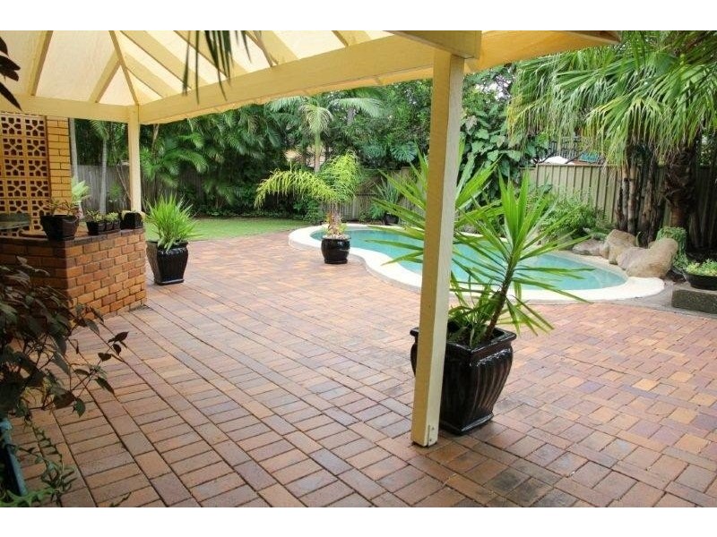 10 Lorrimore Street, Macgregor QLD 4109