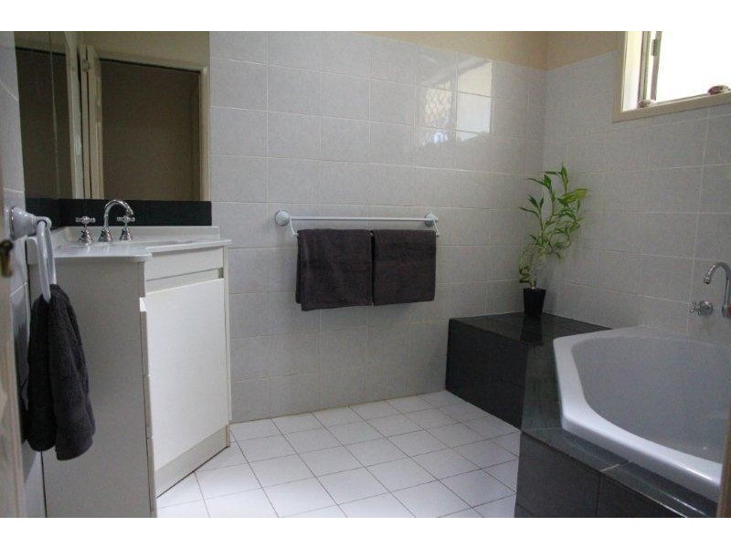 10 Lorrimore Street, Macgregor QLD 4109