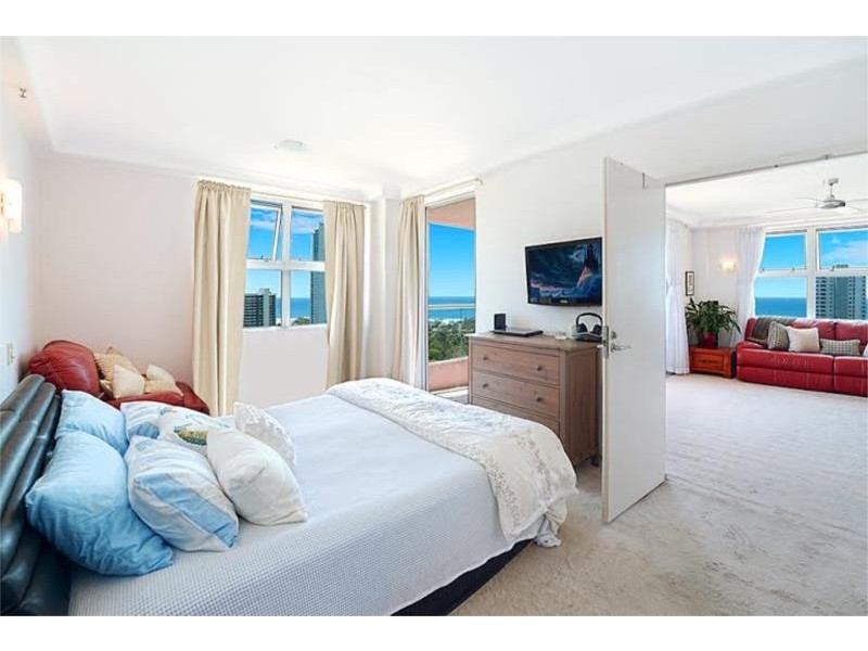12 Commodore Drive, Main Beach QLD 4217
