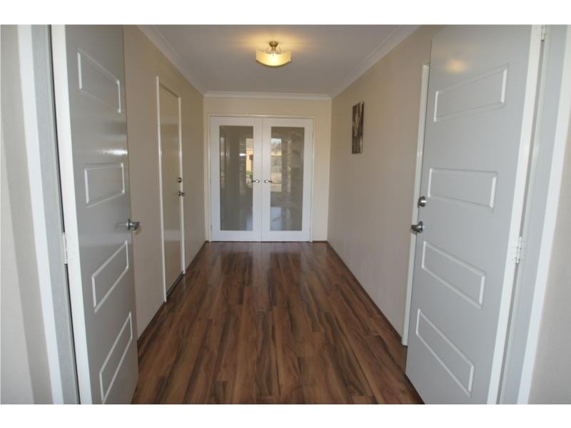 4 Ashendon Boulevard, Hammond Park WA 6164