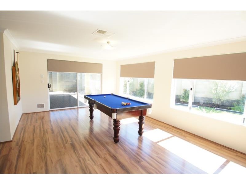 4 Ashendon Boulevard, Hammond Park WA 6164