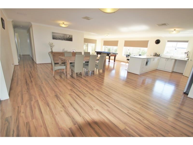 4 Ashendon Boulevard, Hammond Park WA 6164