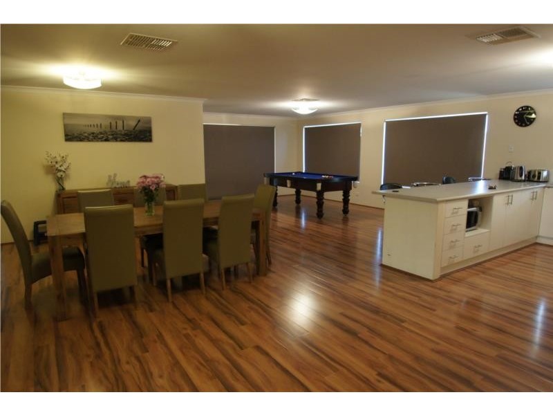 4 Ashendon Boulevard, Hammond Park WA 6164