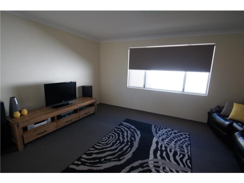 4 Ashendon Boulevard, Hammond Park WA 6164