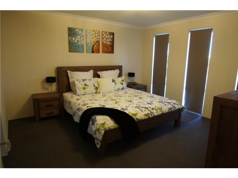 4 Ashendon Boulevard, Hammond Park WA 6164