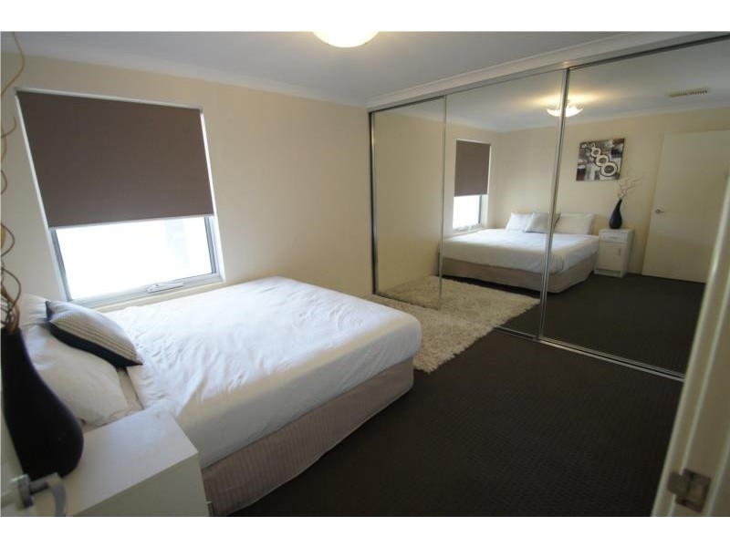 4 Ashendon Boulevard, Hammond Park WA 6164