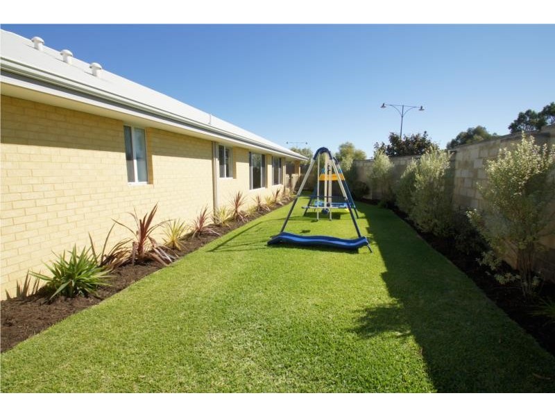 4 Ashendon Boulevard, Hammond Park WA 6164