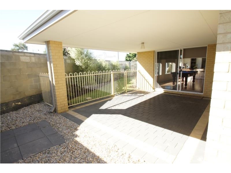 4 Ashendon Boulevard, Hammond Park WA 6164