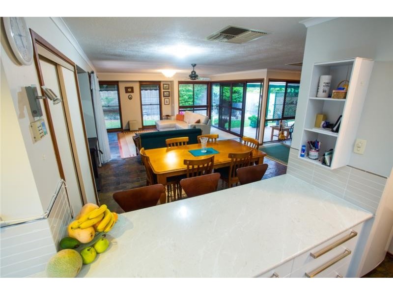 6 Carlile Place, Wynnum West QLD 4178