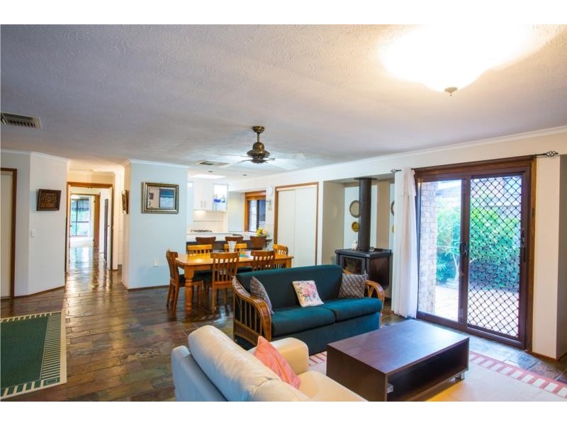 6 Carlile Place, Wynnum West QLD 4178