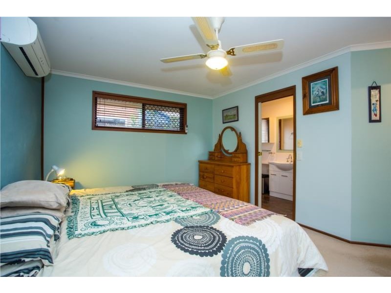 6 Carlile Place, Wynnum West QLD 4178