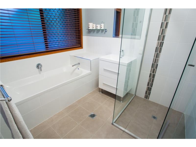 6 Carlile Place, Wynnum West QLD 4178