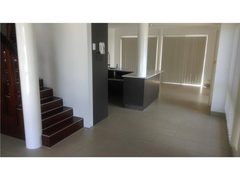 1/270 Christine Avenue, Varsity Lakes QLD 4227