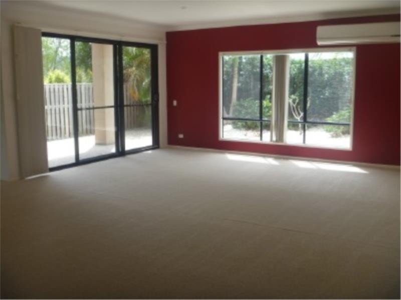 1/27 McRae Circuit, Pacific Pines QLD 4211