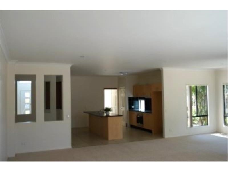 1/27 McRae Circuit, Pacific Pines QLD 4211