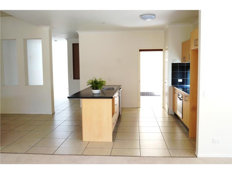 1/27 McRae Circuit, Pacific Pines QLD 4211
